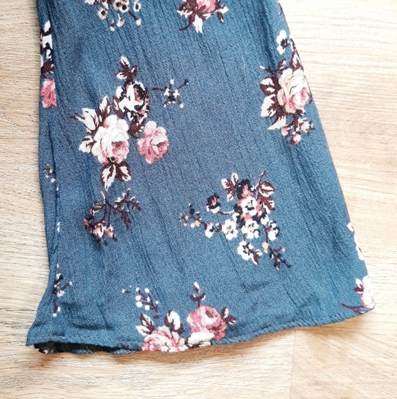 American Eagle Floral Front Tie Midriff Cut Out Blouse - Size XS Blue Top - Picture 9 of 12